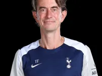 그래서 이분은 언제 나감?