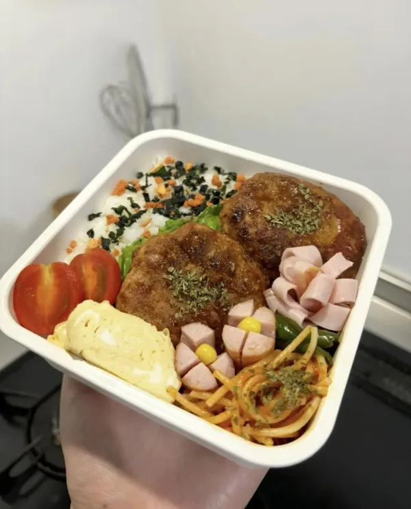 친구 생일이라 준비한 도시락, 소박함 vs 푸짐함