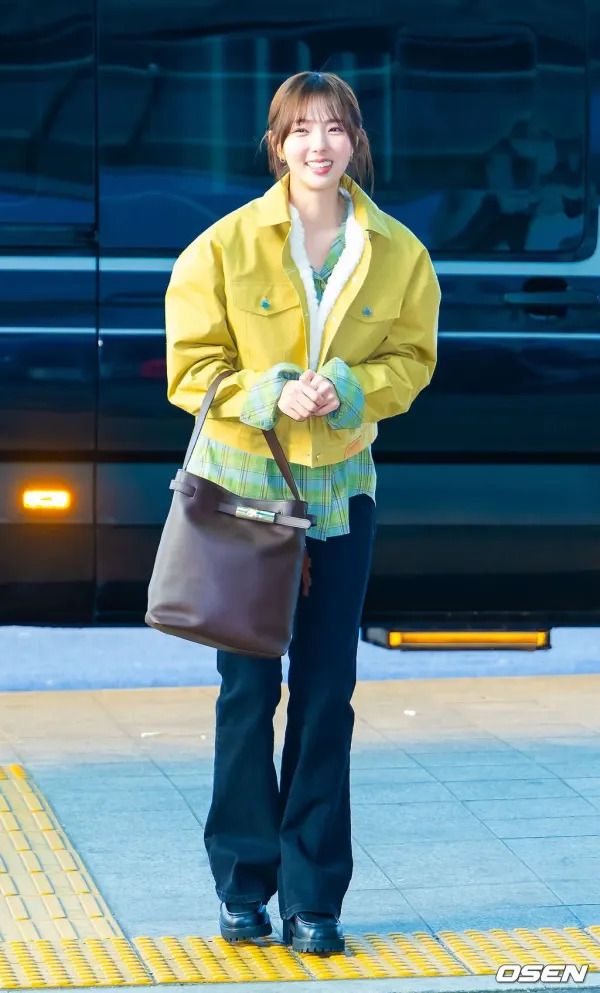 오늘 화보 촬영차 출국한 채수빈