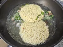 점심 아들과 라면