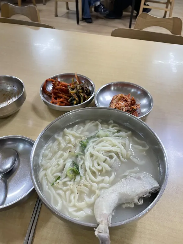 만원 닭반마리칼국수로 첫끼