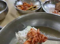 만원 닭반마리칼국수로 첫끼
