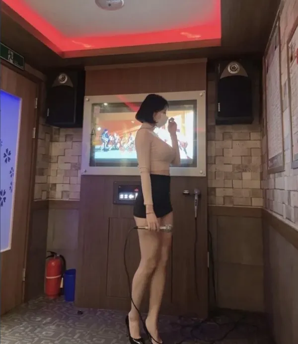 회사 과장님이 회식 끝나고 노래방 가자고 하면?