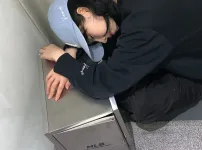 모자 광고 중인 카리나