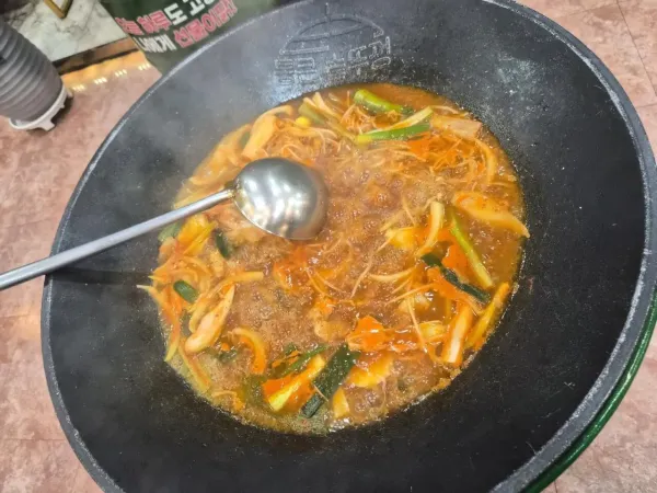 솥뚜껑 닭볶음탕 후기