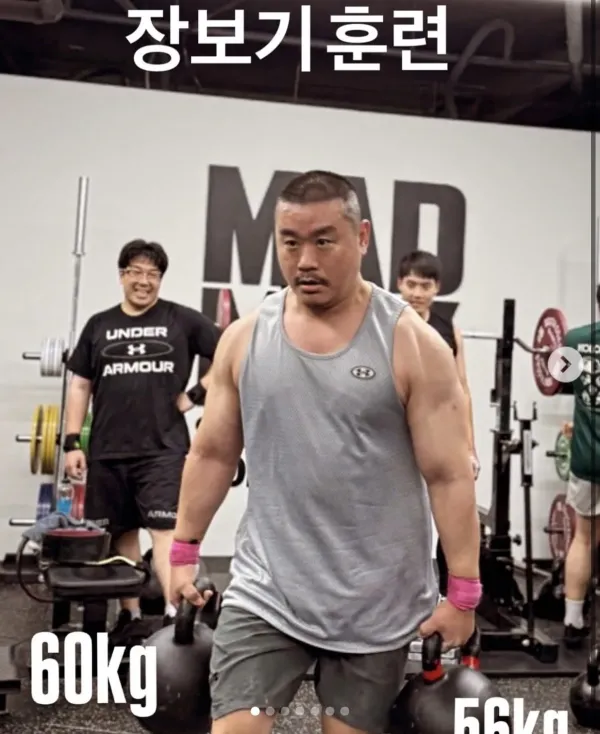 3대 555kg 이라는 웹툰작가..