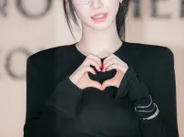 안경 낀 카리나