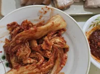 수육 조금 삶아봤습니다