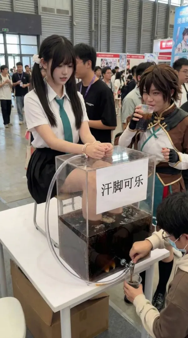 대만 코스어 땀에 젖은 발 콜라