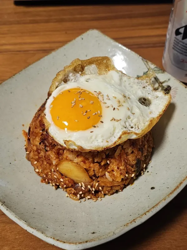 점심으로 김치볶음밥 만들어 봤습니다