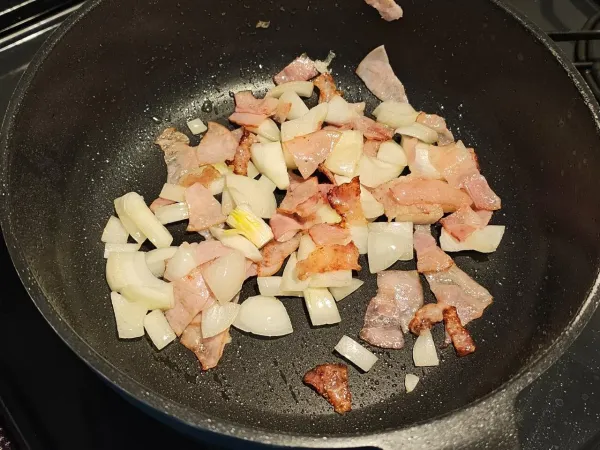 점심으로 김치볶음밥 만들어 봤습니다