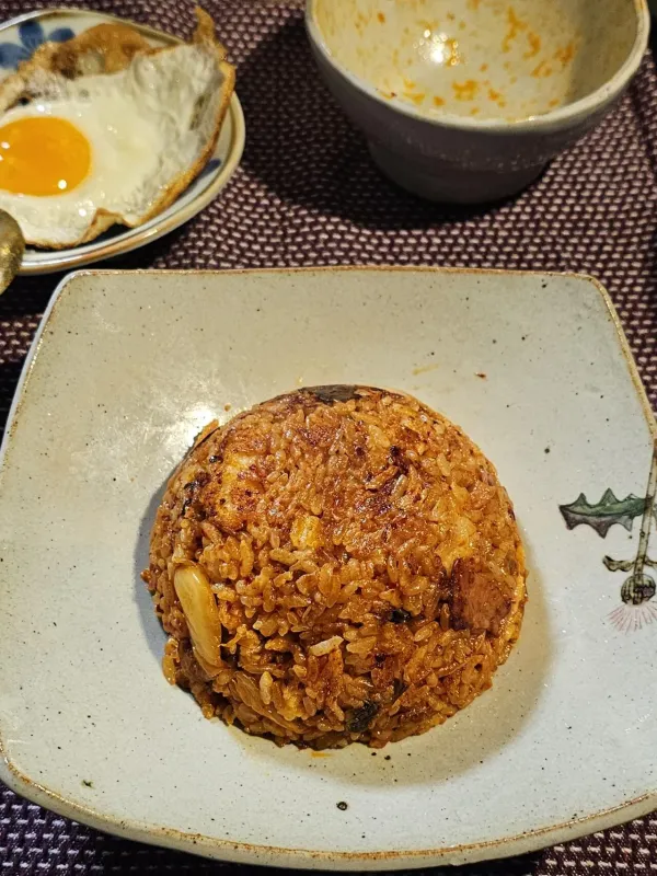 점심으로 김치볶음밥 만들어 봤습니다