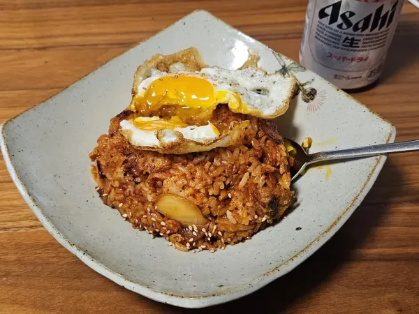 점심으로 김치볶음밥 만들어 봤습니다