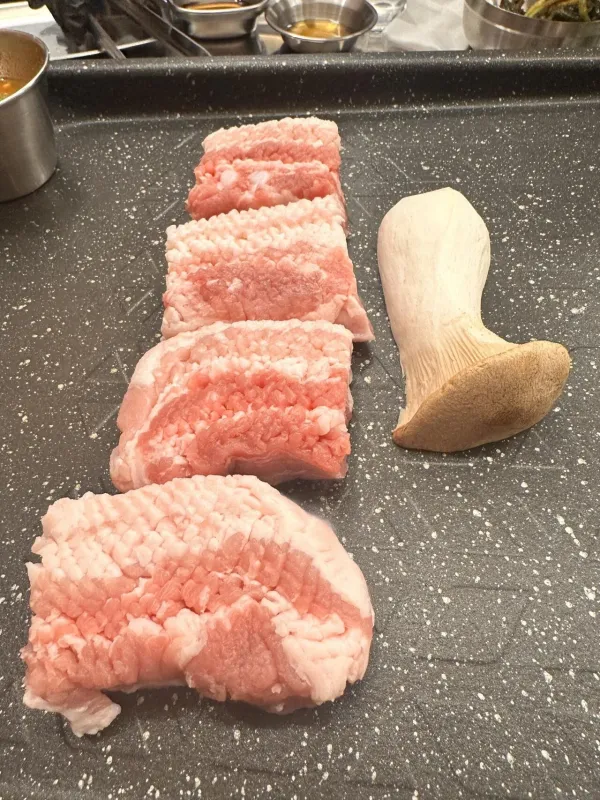 삼겹살 먹으러 왔다...