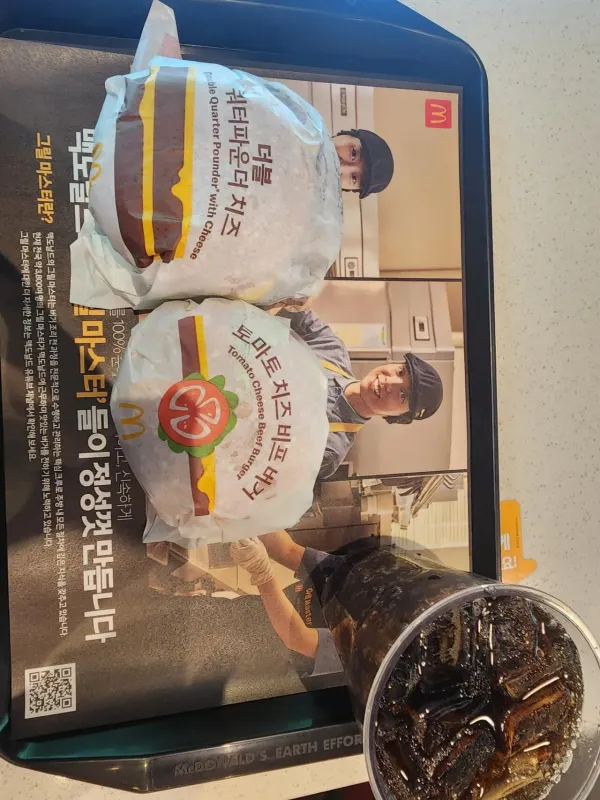 토마토 치즈 비프버거 쿠폰 쓰고 더쿼파치만 하나 더 추가함