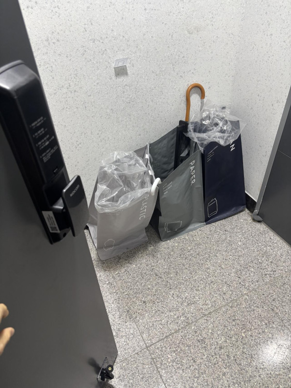 복도 분리수거함