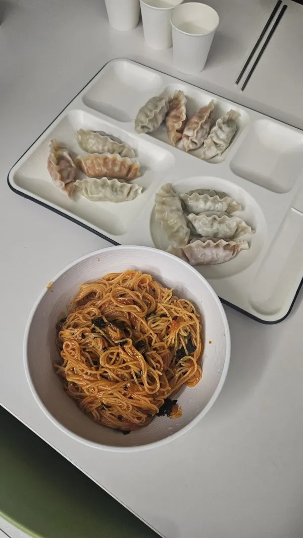 야근 근무중에 비빔파스타