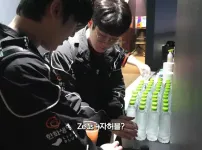 제카가 솔킬 내고 쪼옥하던거 정체