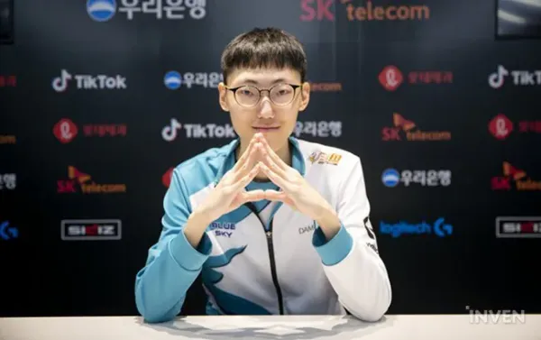 오늘 DK는 2020년 버전으로 준비해봤습니다