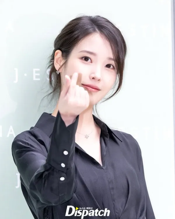 아이유 제이에스티나 행사장