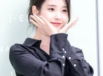 아이유 제이에스티나 행사장