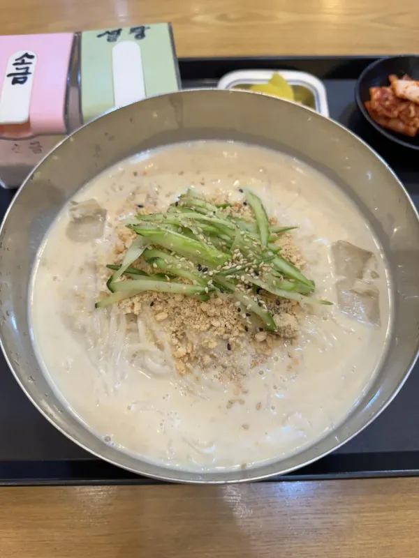 콩국수 설탕 넣는거냐 소금 넣는거냐?