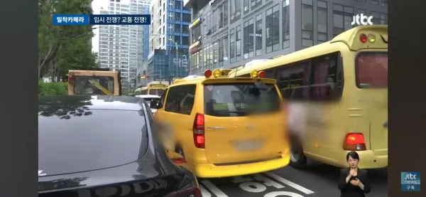 입시전쟁아닌 도로전쟁 5차선중 3차선을 막는현실