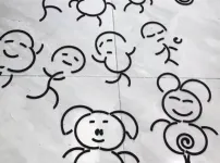 모기향을 가지고 노는 아이
