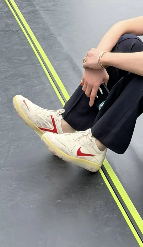 지용이형 신발이쁘네..