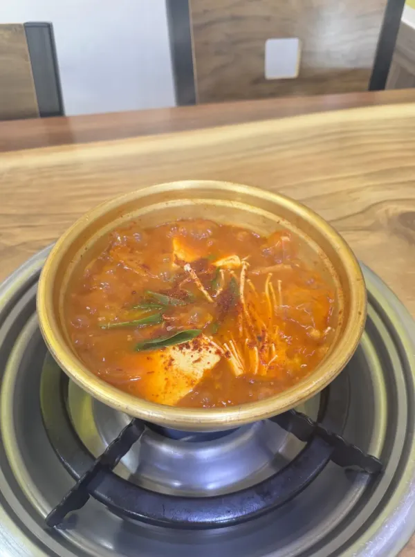 한 3년 만에 공기밥 두그릇 먹음
