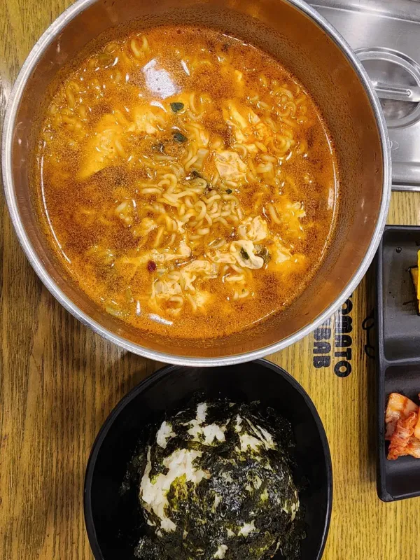 드디어 라면 나왔닿ㅎㅎ