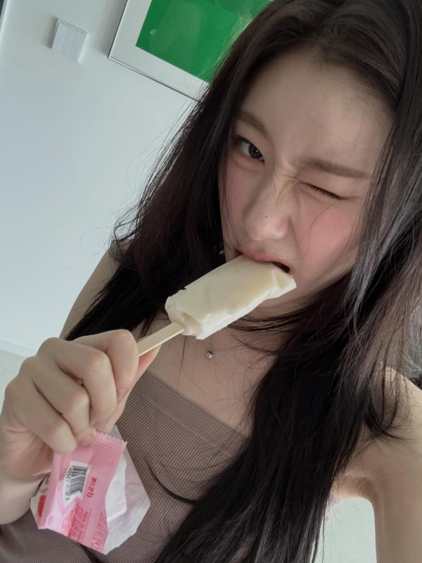 채령 인스타
