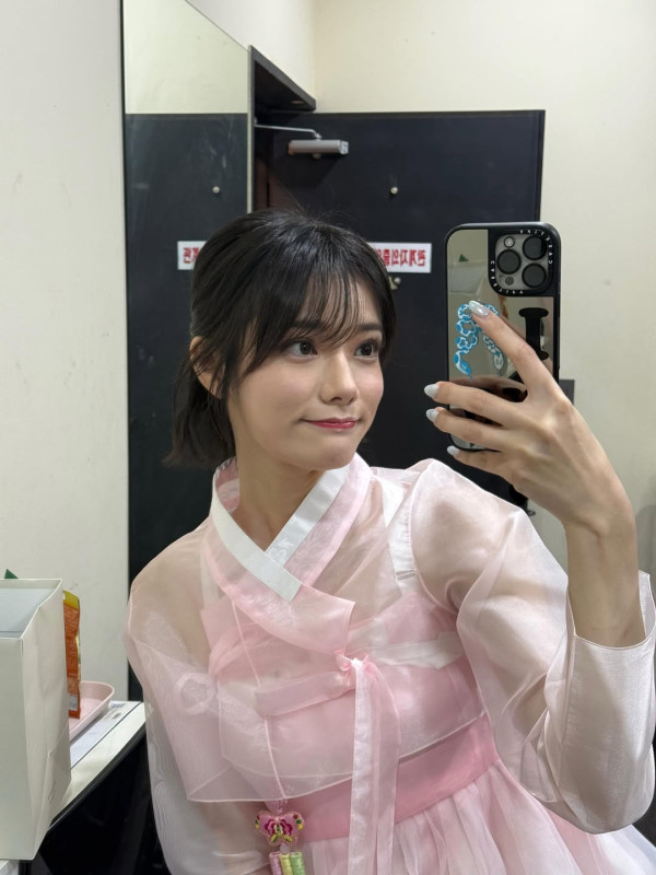 한국와서 한복 입어본 참한 일본인 여성