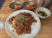 제육비빔밥 혼밥