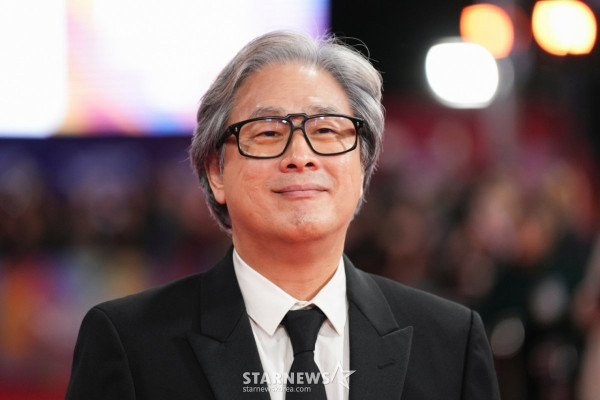 왜인지 조용한 유명인들