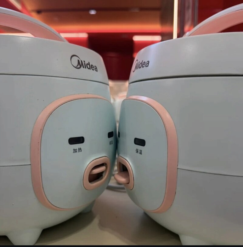 가전제품끼리 금방이라도 키스할 것 같은 짤