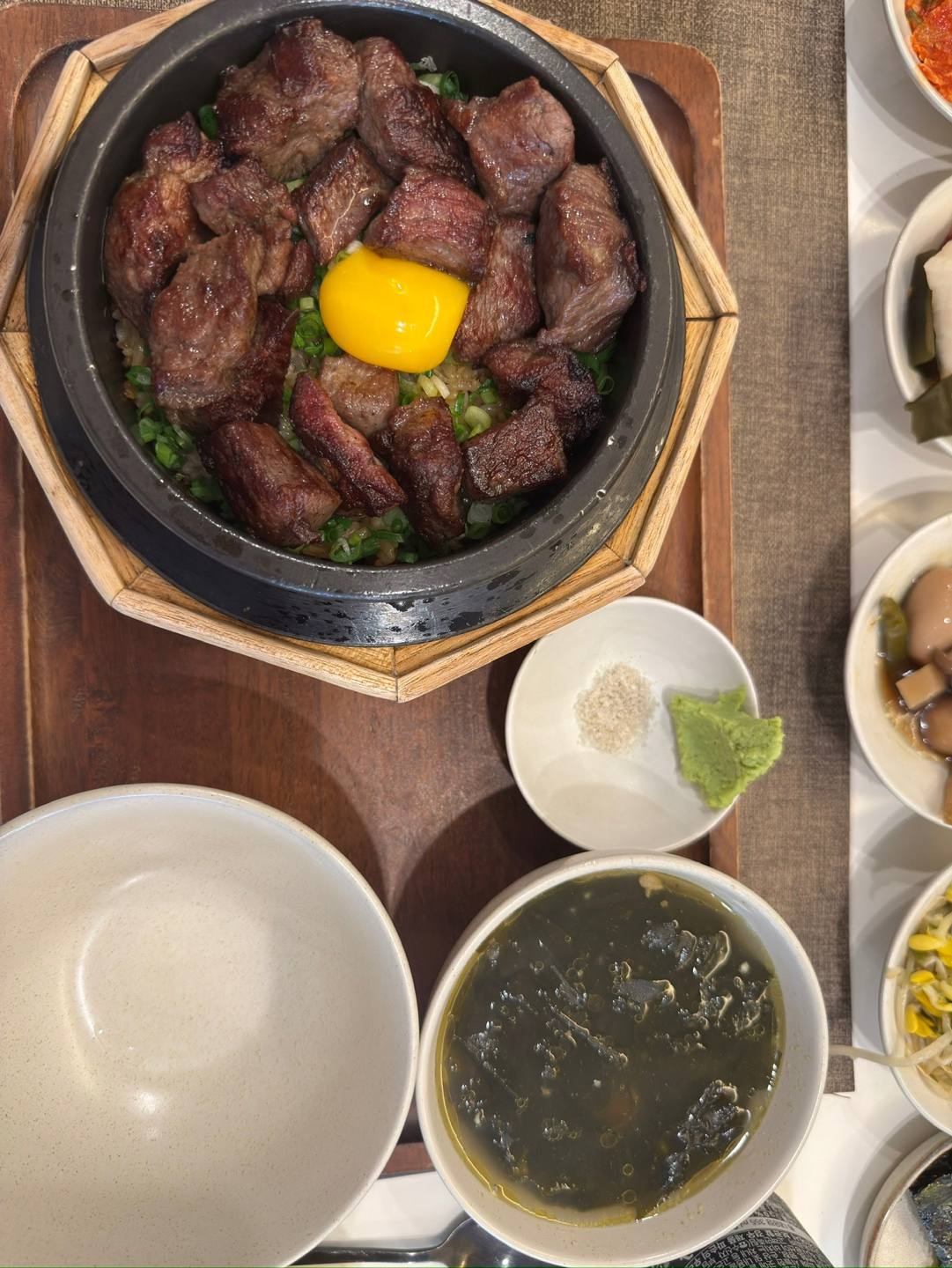 스테이크 솥밥