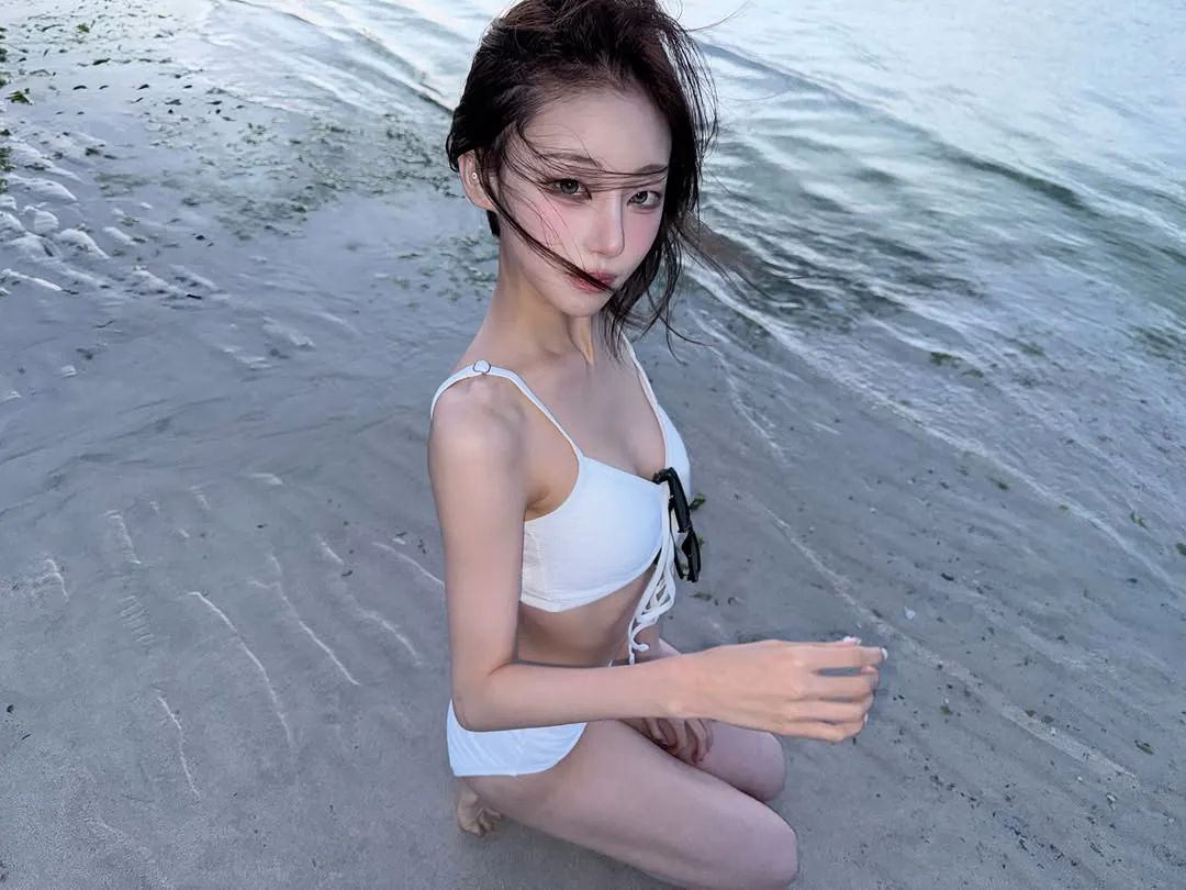 정말 깡마른 걸그룹 맴버 비키니