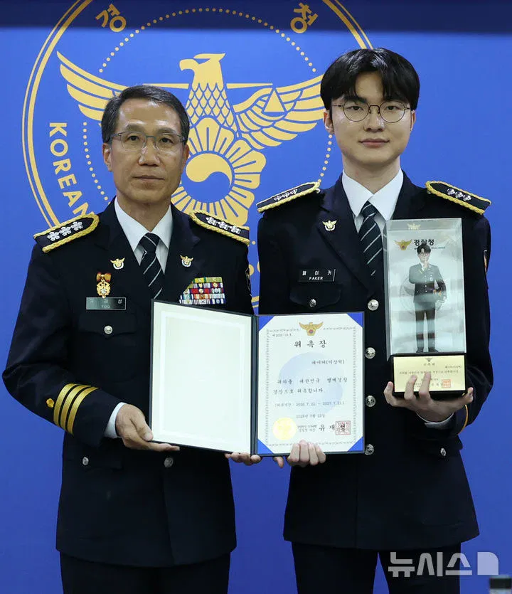 아니 이거 사진인줄 알았는데 피규어였음