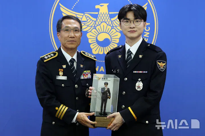 아니 이거 사진인줄 알았는데 피규어였음