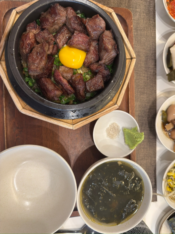 스테이크 솥밥