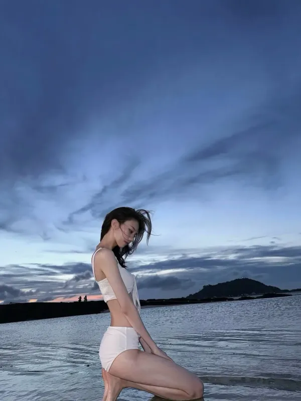 정말 깡마른 걸그룹 맴버 비키니