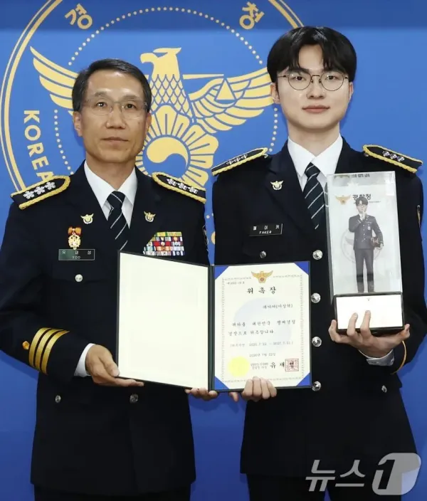 아니 이거 사진인줄 알았는데 피규어였음
