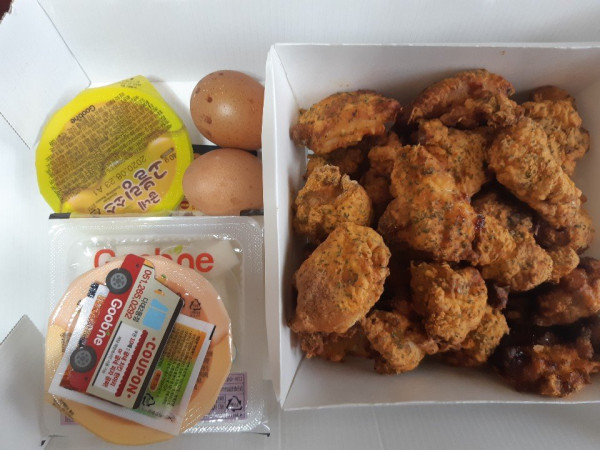 한때 굽네치킨 시키면 서비스로 주던것