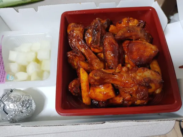 한때 굽네치킨 시키면 서비스로 주던것