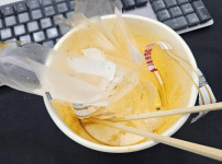 점심 삼김에 컵라면