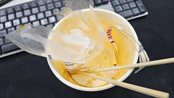 점심 삼김에 컵라면